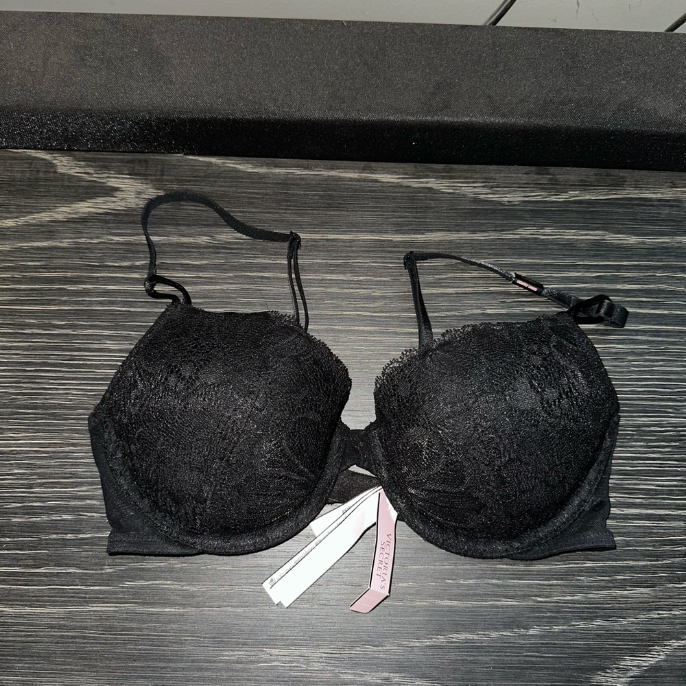 NWT Victoria’s Secret 34C lightly lined bra